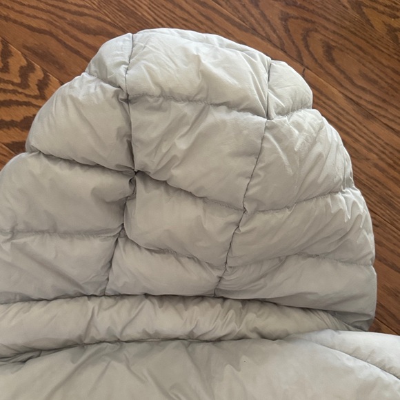 UNIQLO women’s light down jacket - Picture 5 of 5